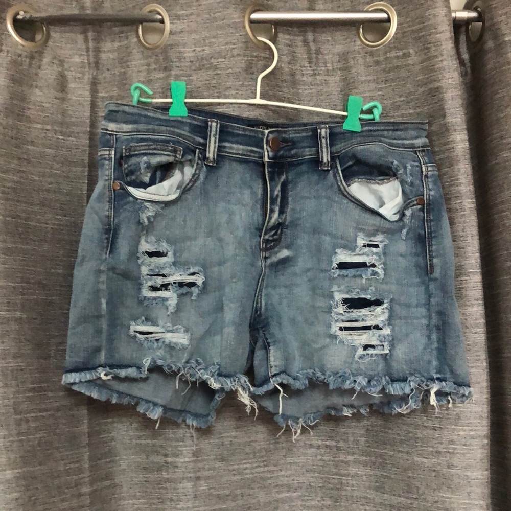 Judy blue cut off jean shorts distressed